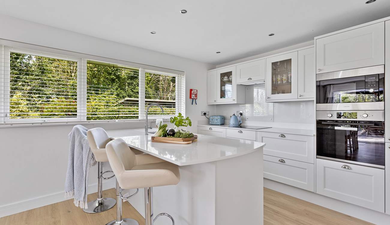 Sit at the breakfast-bar and chat with the chef. 