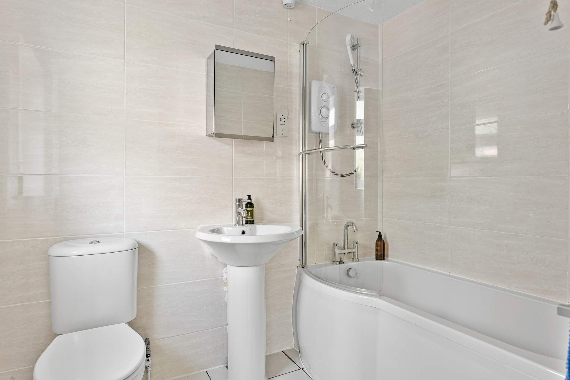 .....and an en suite bathroom.