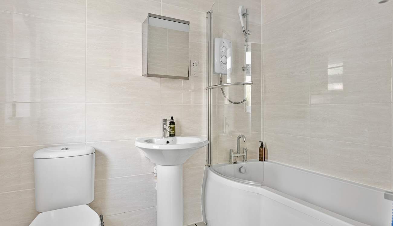 .....and an en suite bathroom.