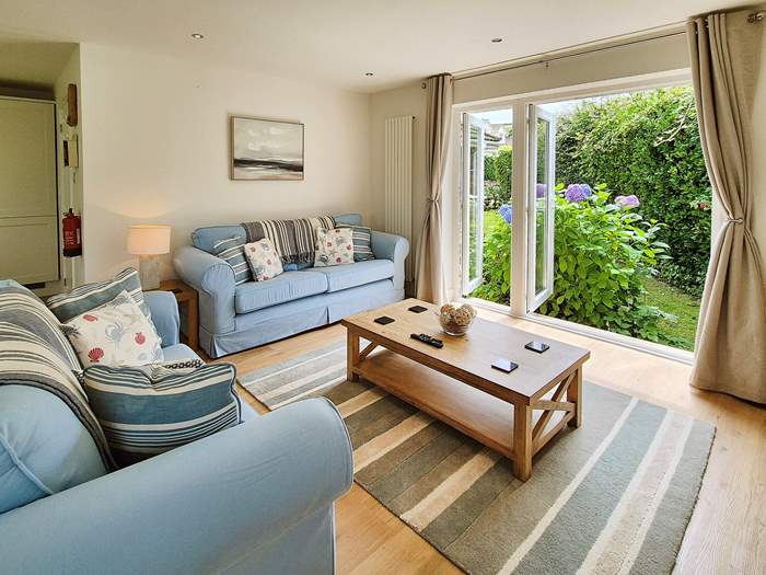 Pebbles, Sleeps 8 in Croyde