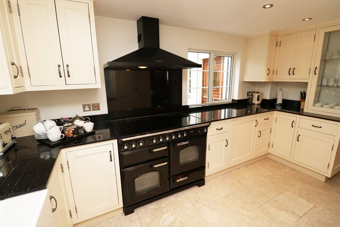 The kitchen has a Range cooker to help feed the family.