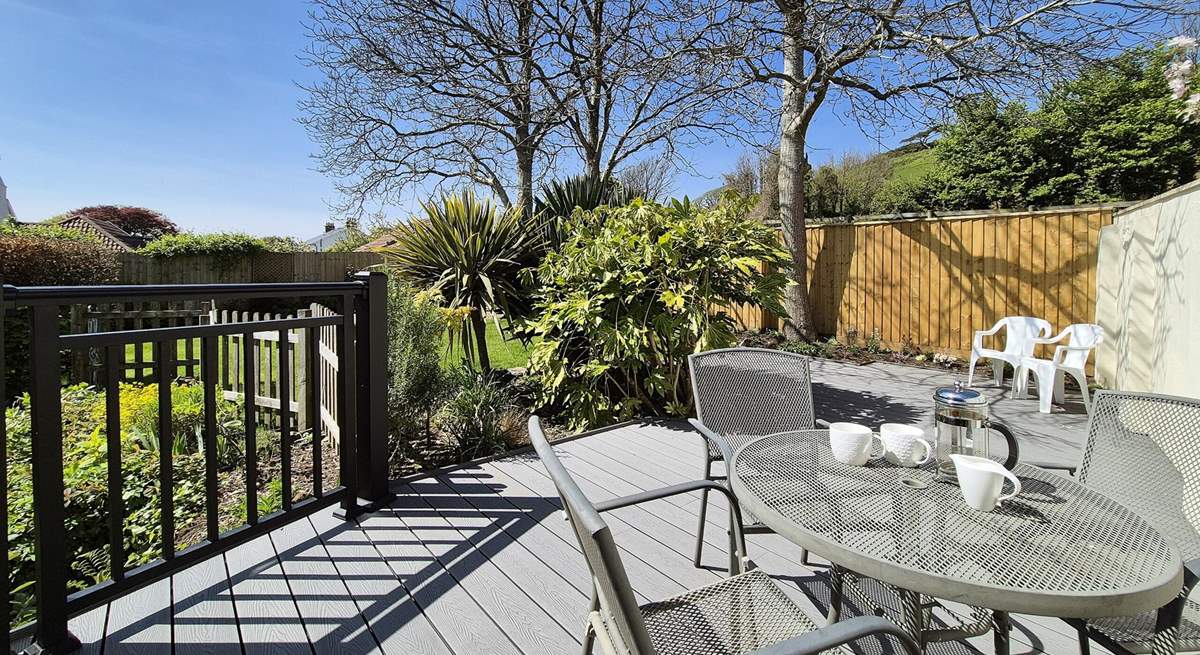 Sit in the garden and enjoy the fresh air. 