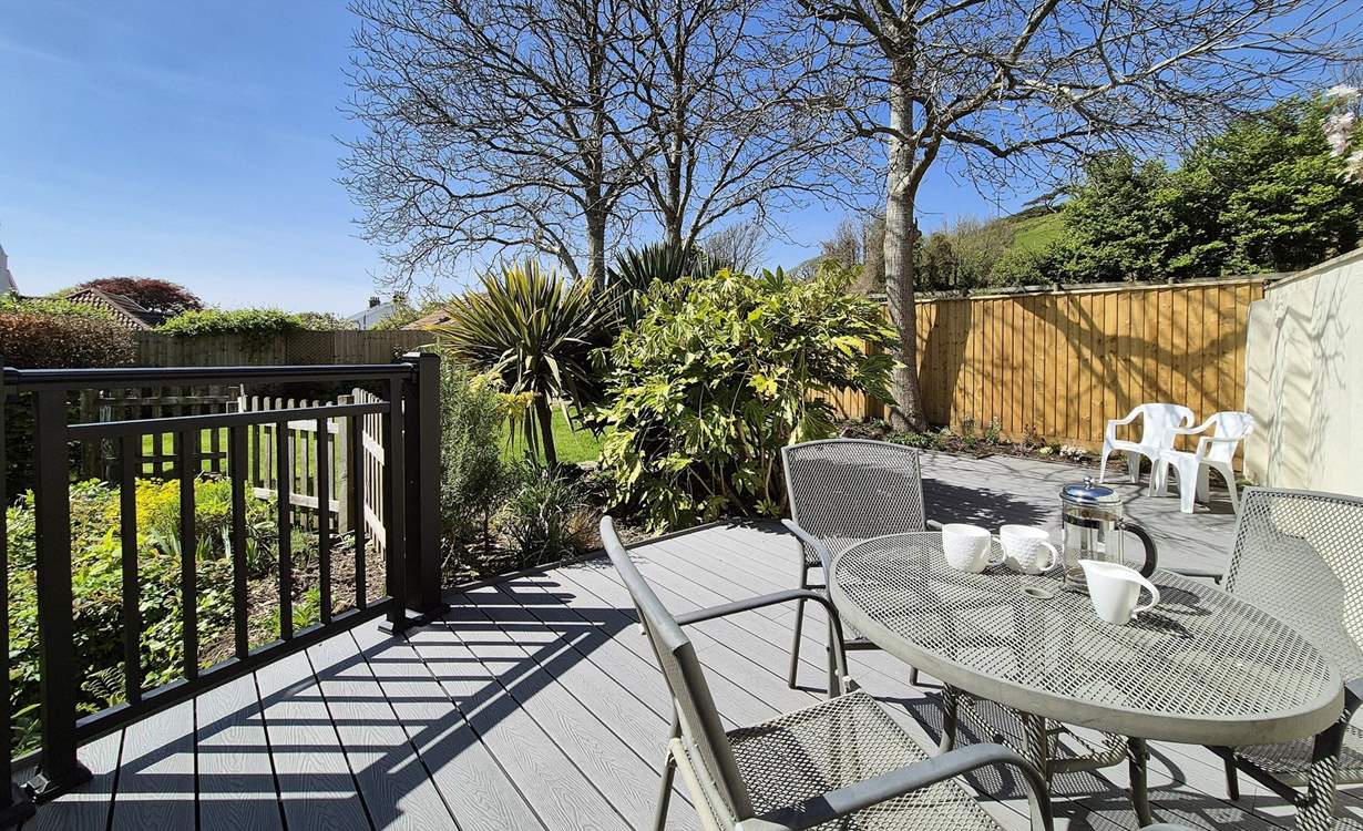 Sit in the garden and enjoy the fresh air.