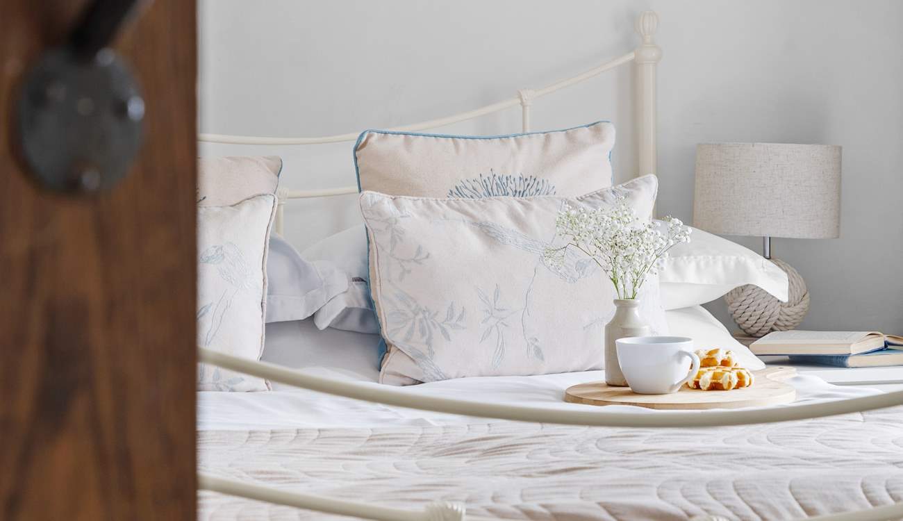 Oh so pretty bedroom 2.