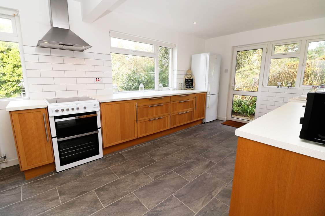 The windows let in the natural daylight.