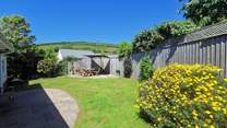 Enjoy al fresco dining in the garden. 