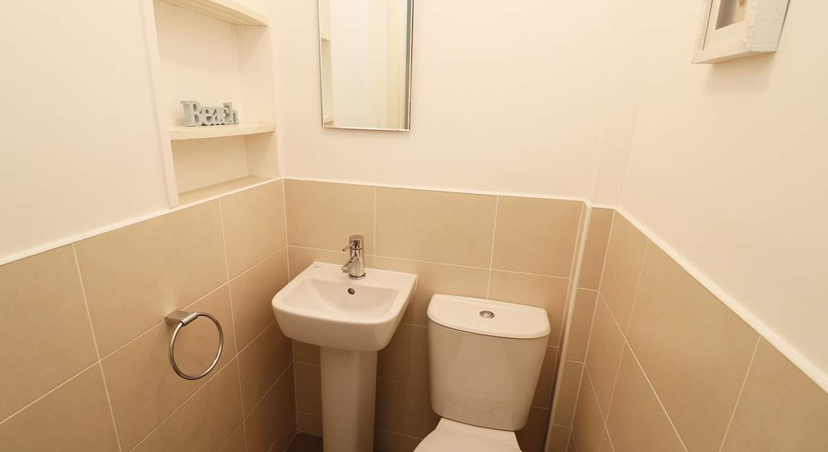 There is a handy cloakroom. 