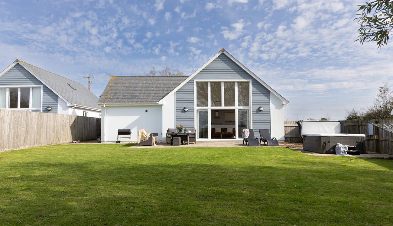 When the blue skies crown a gorgeous garden you know everyone will relax and enjoy their time at Skylark.