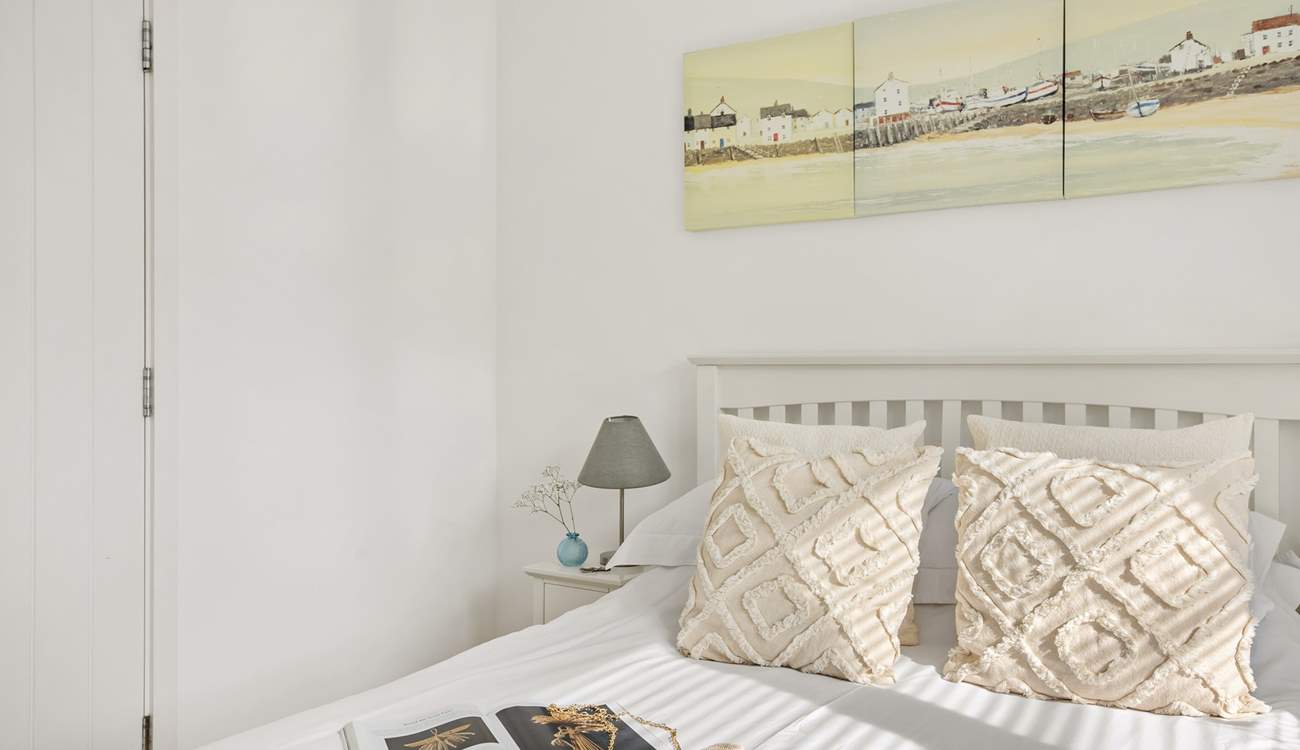 Such a calm room will ensure a restful night's sleep.