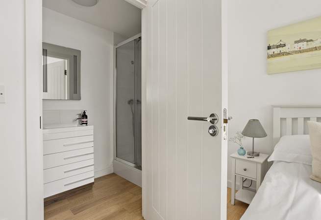 The en suite shower-room.