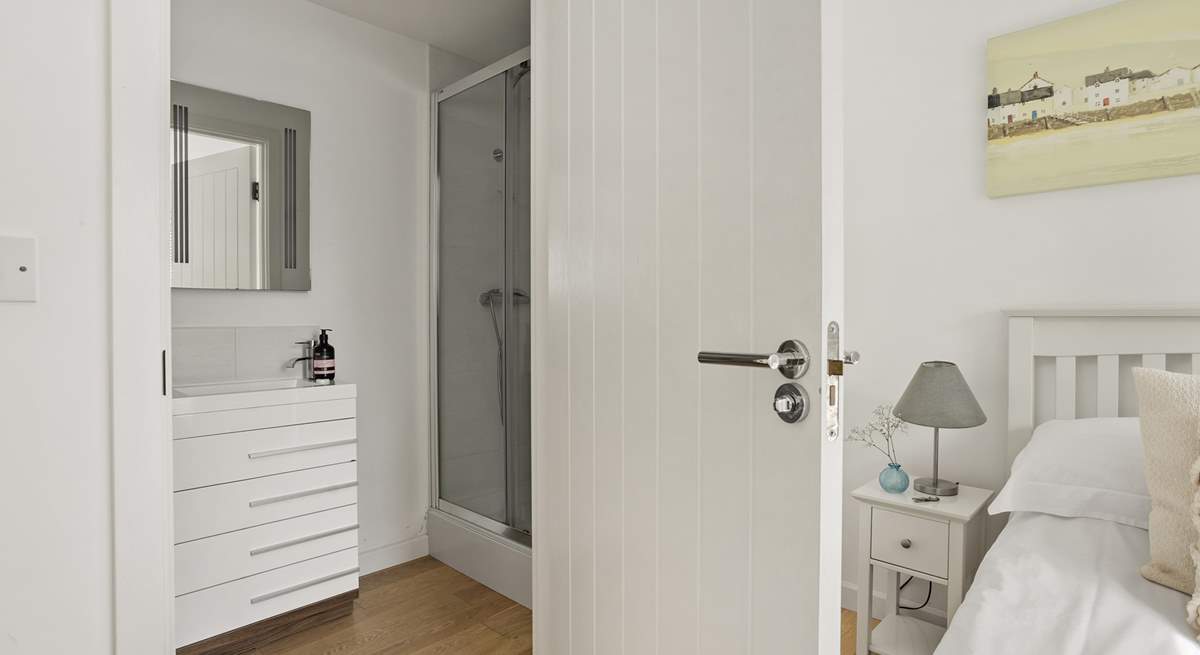 The en suite shower-room.