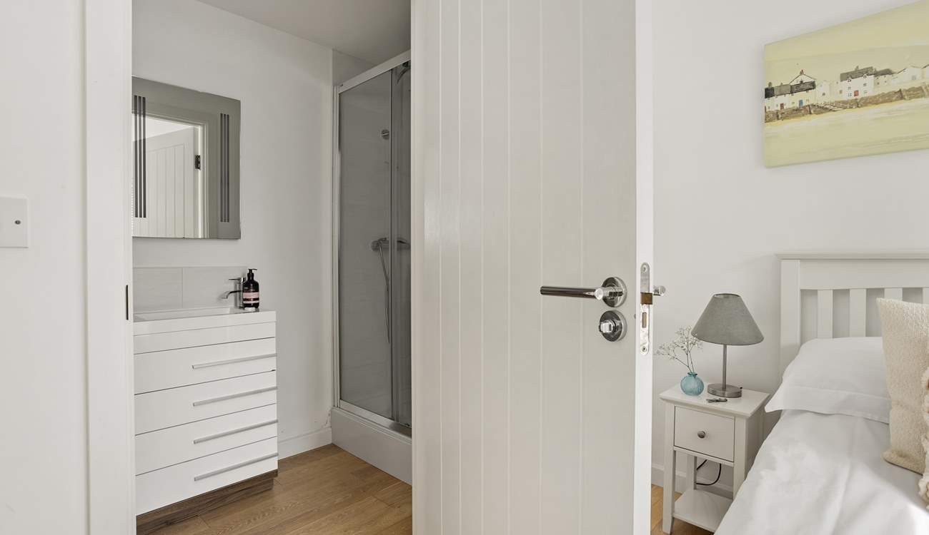 The en suite shower-room.