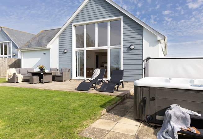 Skylark offers the best of al fresco living with a large garden for the family to enjoy.