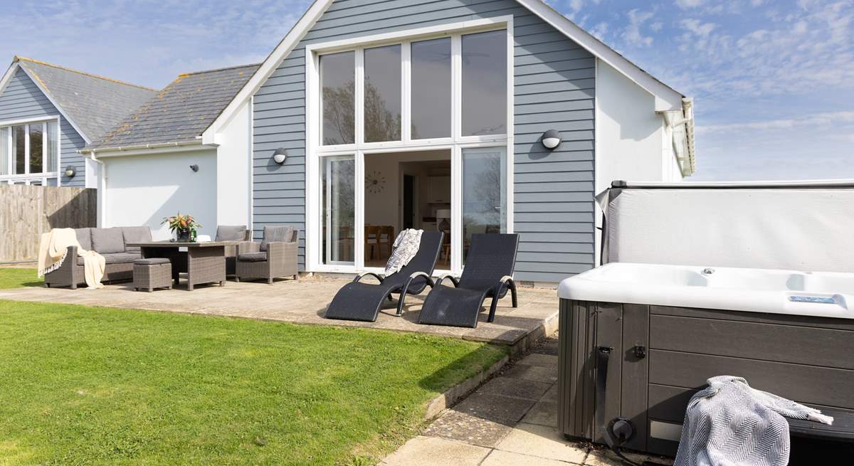 Skylark offers the best of al fresco living with a large garden for the family to enjoy.