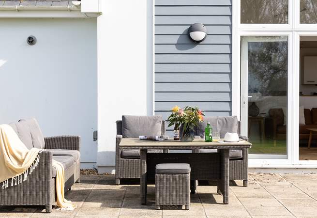 The perfect spot for a holiday sun downer whilst the barbecue takes the strain.