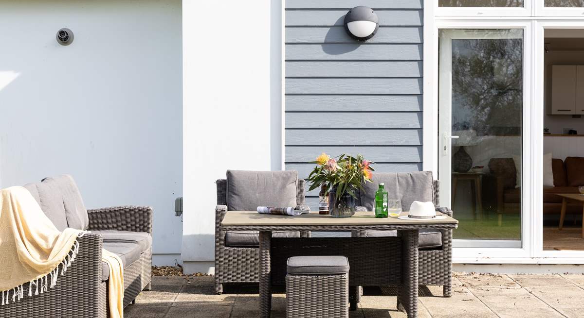 The perfect spot for a holiday sun downer whilst the barbecue takes the strain.