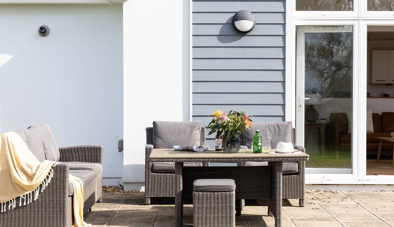 The perfect spot for a holiday sun downer whilst the barbecue takes the strain.