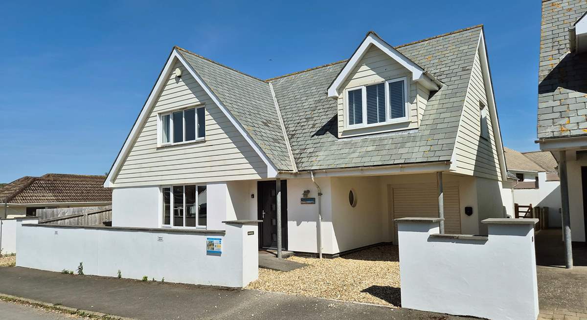 Welcome to Longboards, a stylish holiday home in the pretty village of Croyde.  