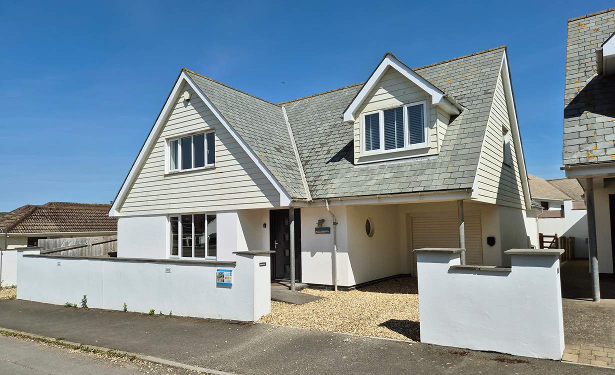 Welcome to Longboards, a stylish holiday home in the pretty village of Croyde.