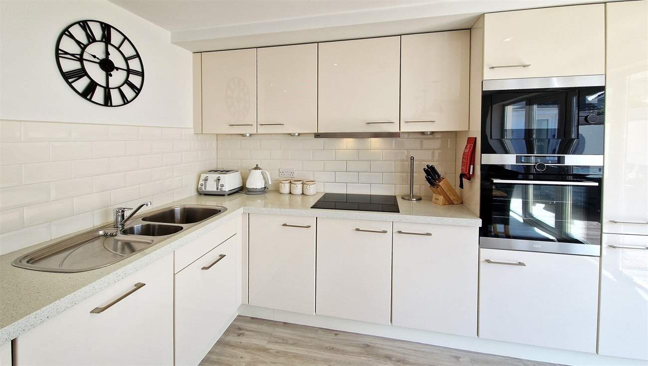 The kitchen has all the equipment you'll need.