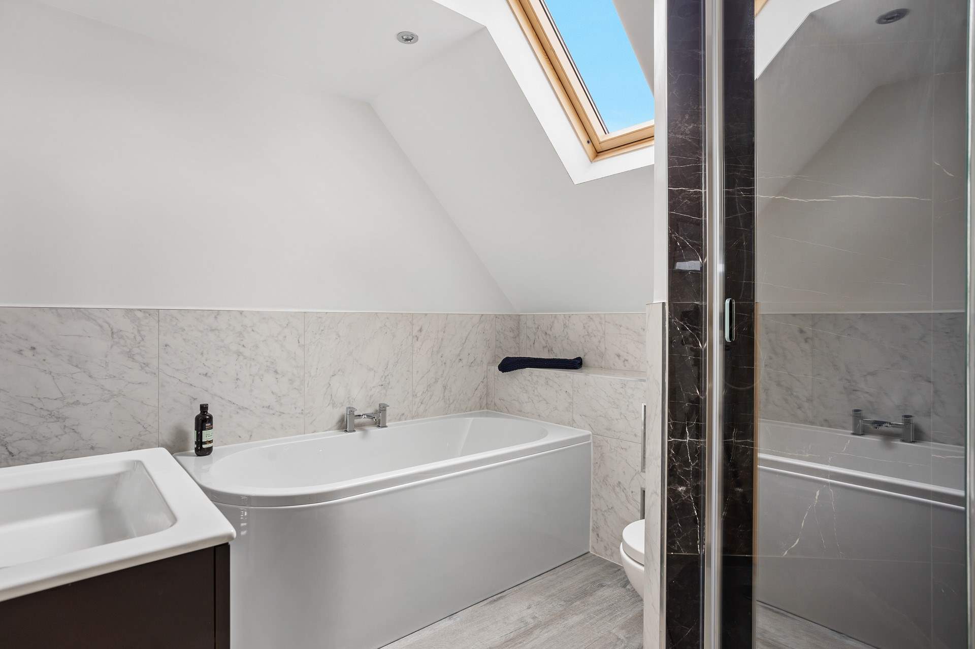 You can choose from a relaxing bath or a refreshing shower in the family bathroom.