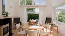 Welcome to Westside Cottage, many enjoyable hours will be spent in this sociable dining-area. 