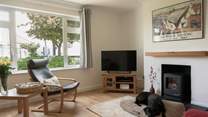This delightful holiday home is perfect throughout the seasons. 