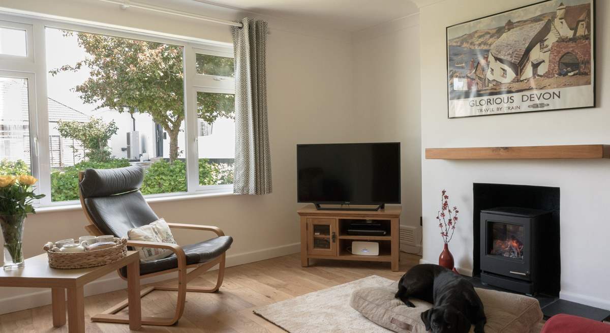 This delightful holiday home is perfect throughout the seasons. 