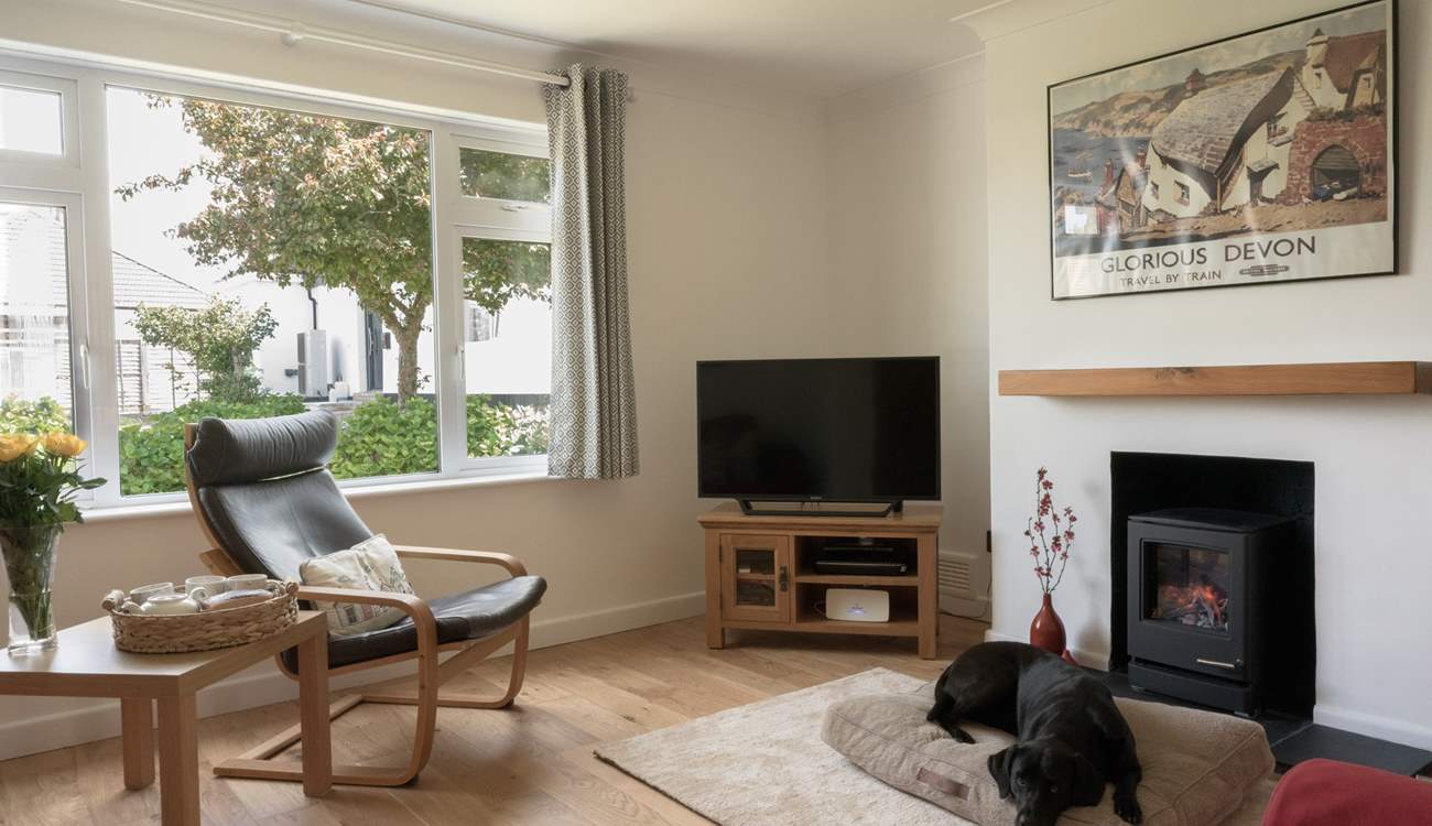 This delightful holiday home is perfect throughout the seasons. 