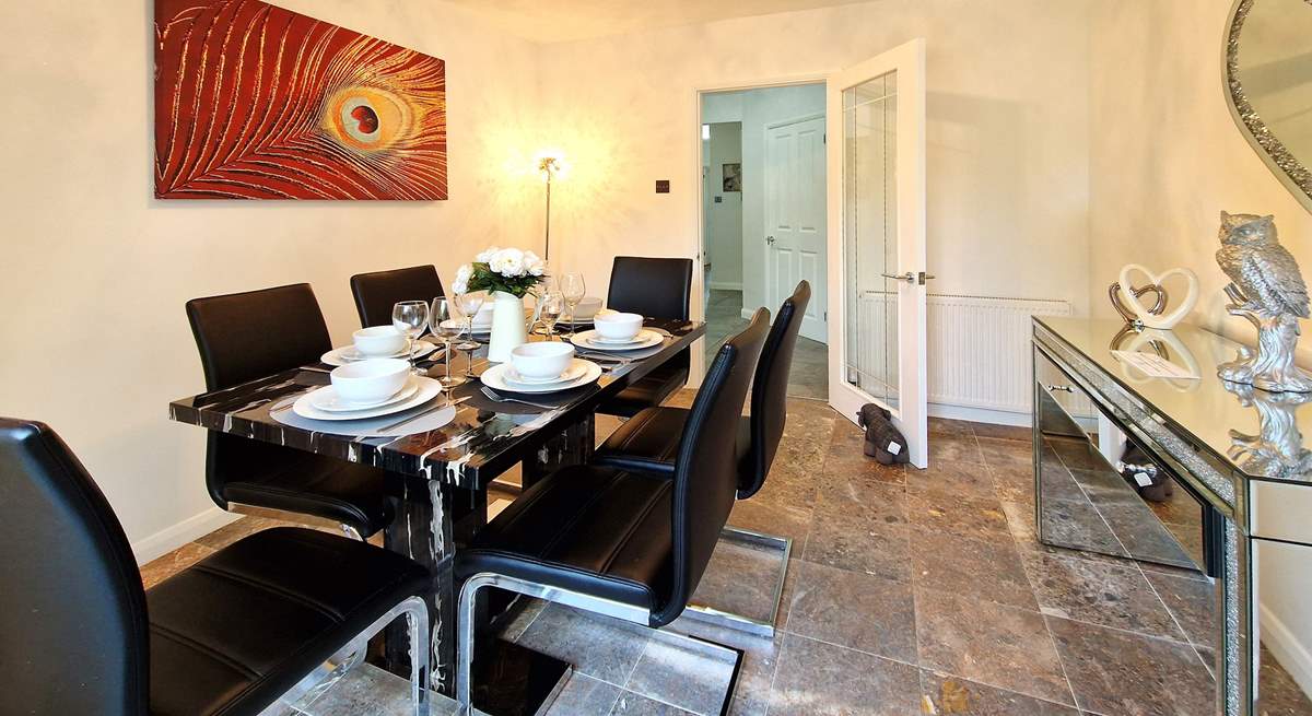 There's a separate dining-room here too!