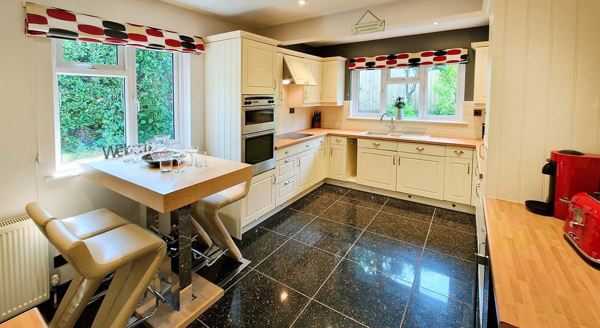 There's a handy breakfast-bar so guests can chat with the chef. 