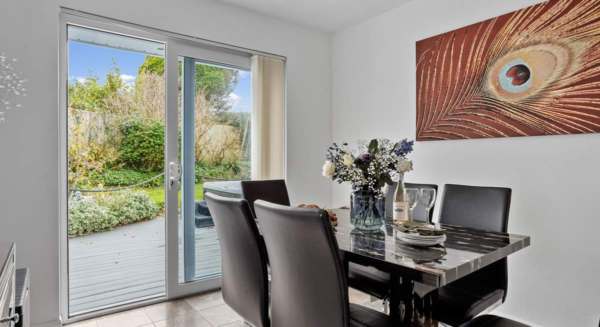 Chat about the adventures of the day around the table in the separate dining-room. 