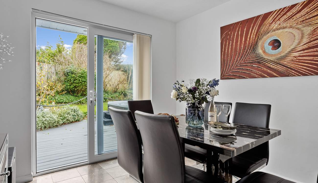 Chat about the adventures of the day around the table in the separate dining-room. 