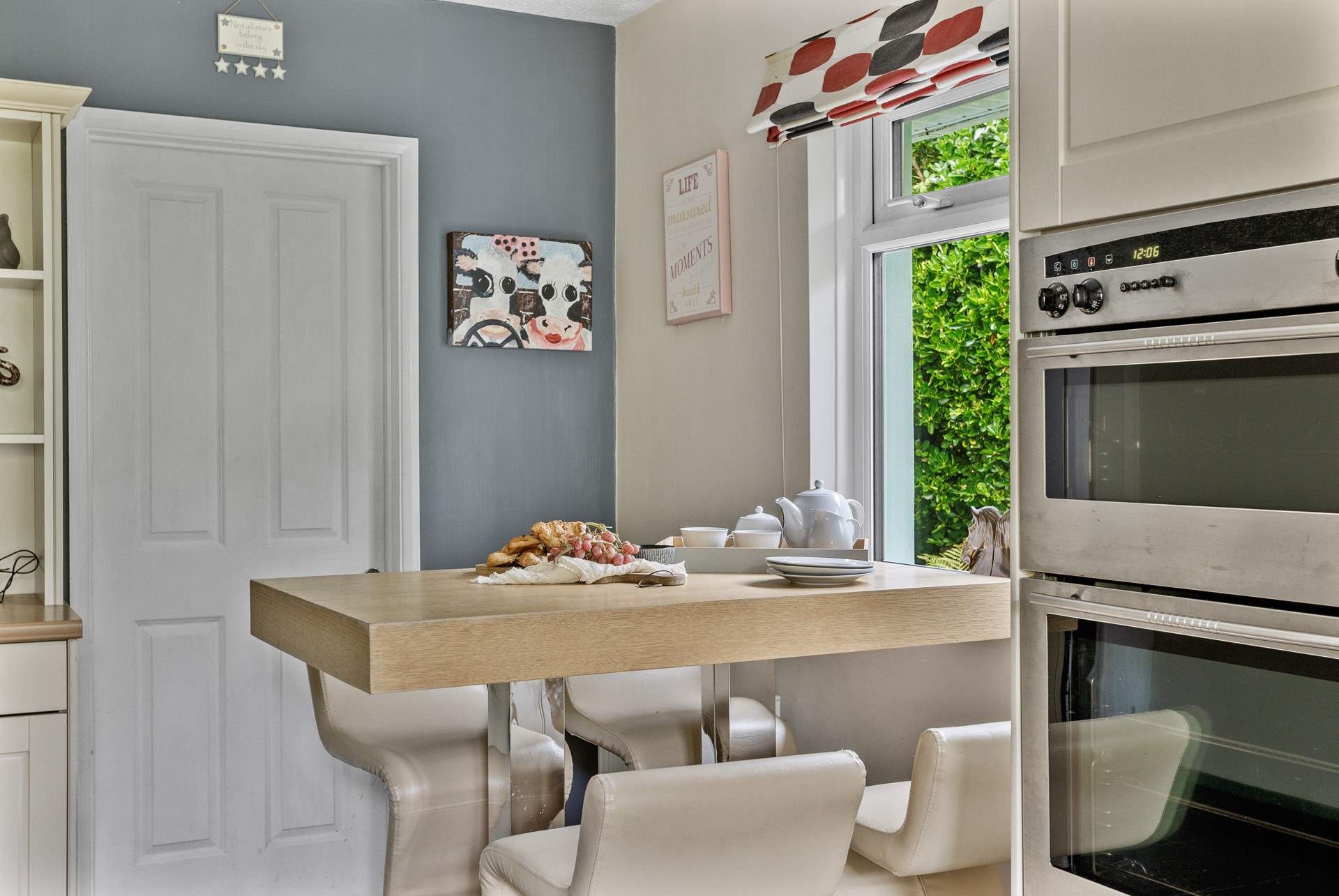 There's a handy breakfast bar for grabbing a quick bite.