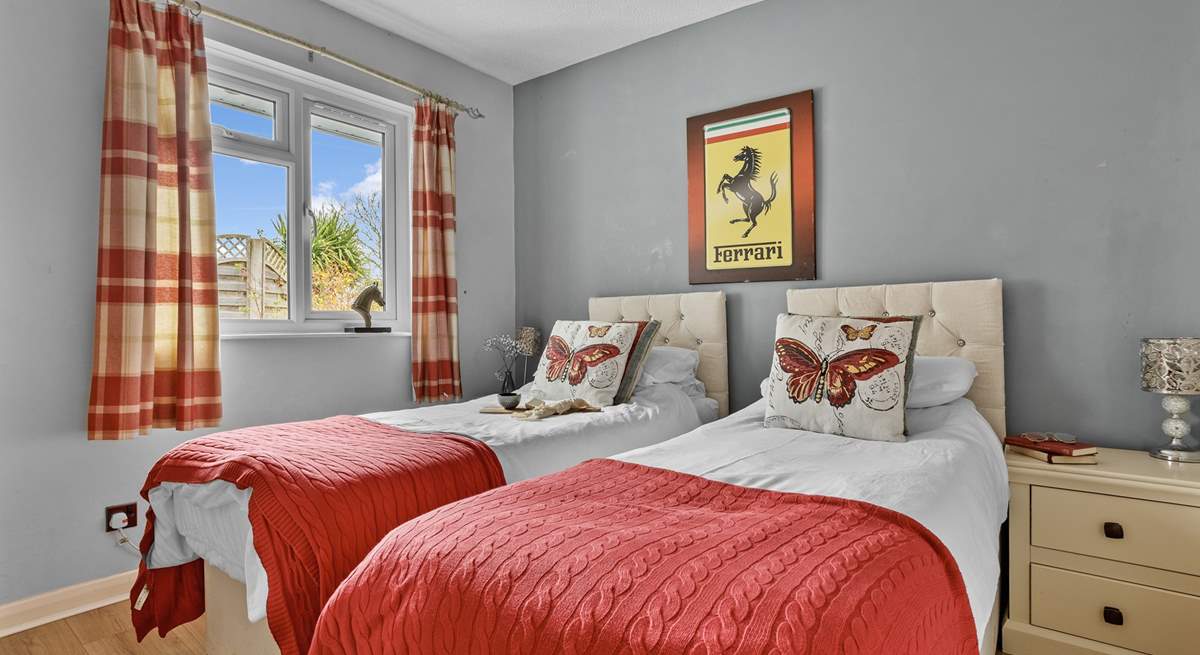 The twin bedroom can also be configured as a king-size bed for flexibility.