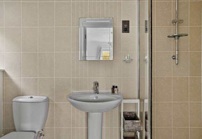 The en suite shower-room.