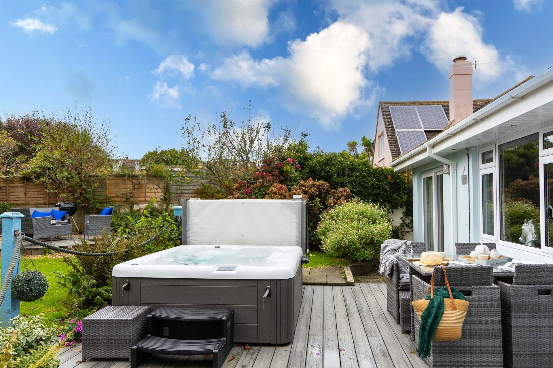 Perfectly situated in the heart of Croyde, welcome to Blue Pearl. 