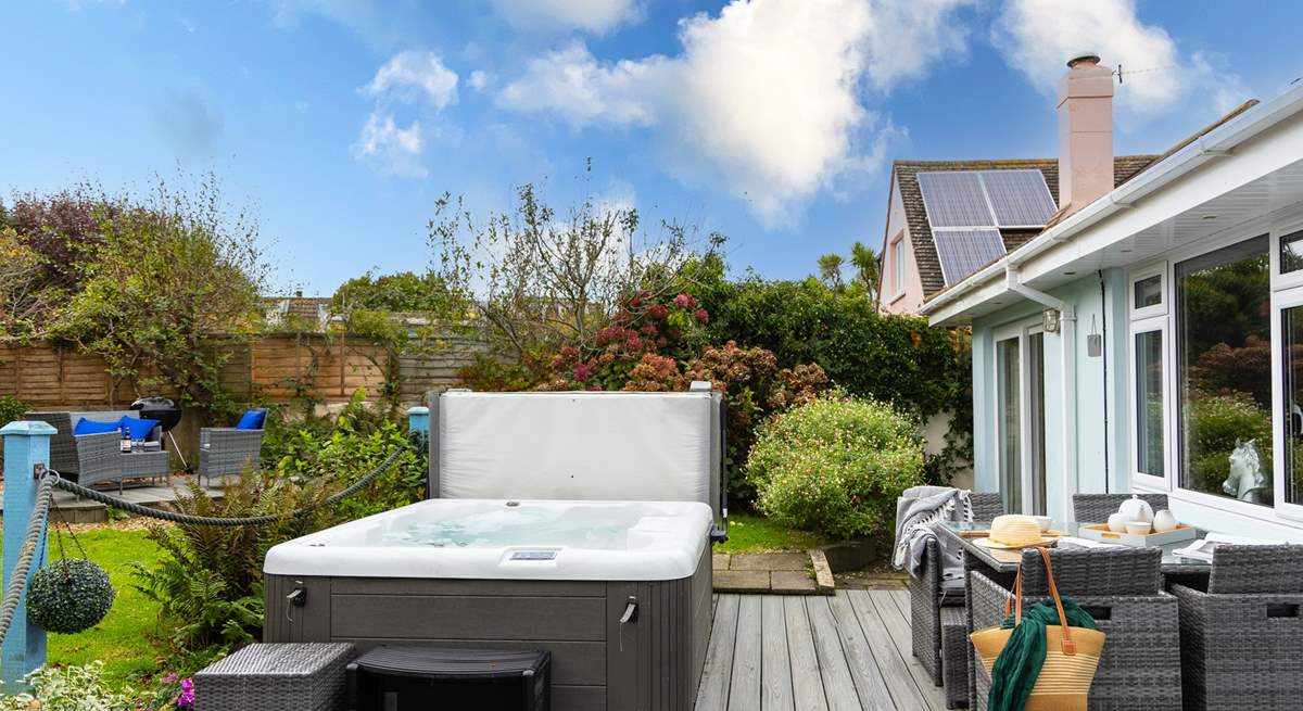 Perfectly situated in the heart of Croyde, welcome to Blue Pearl. 