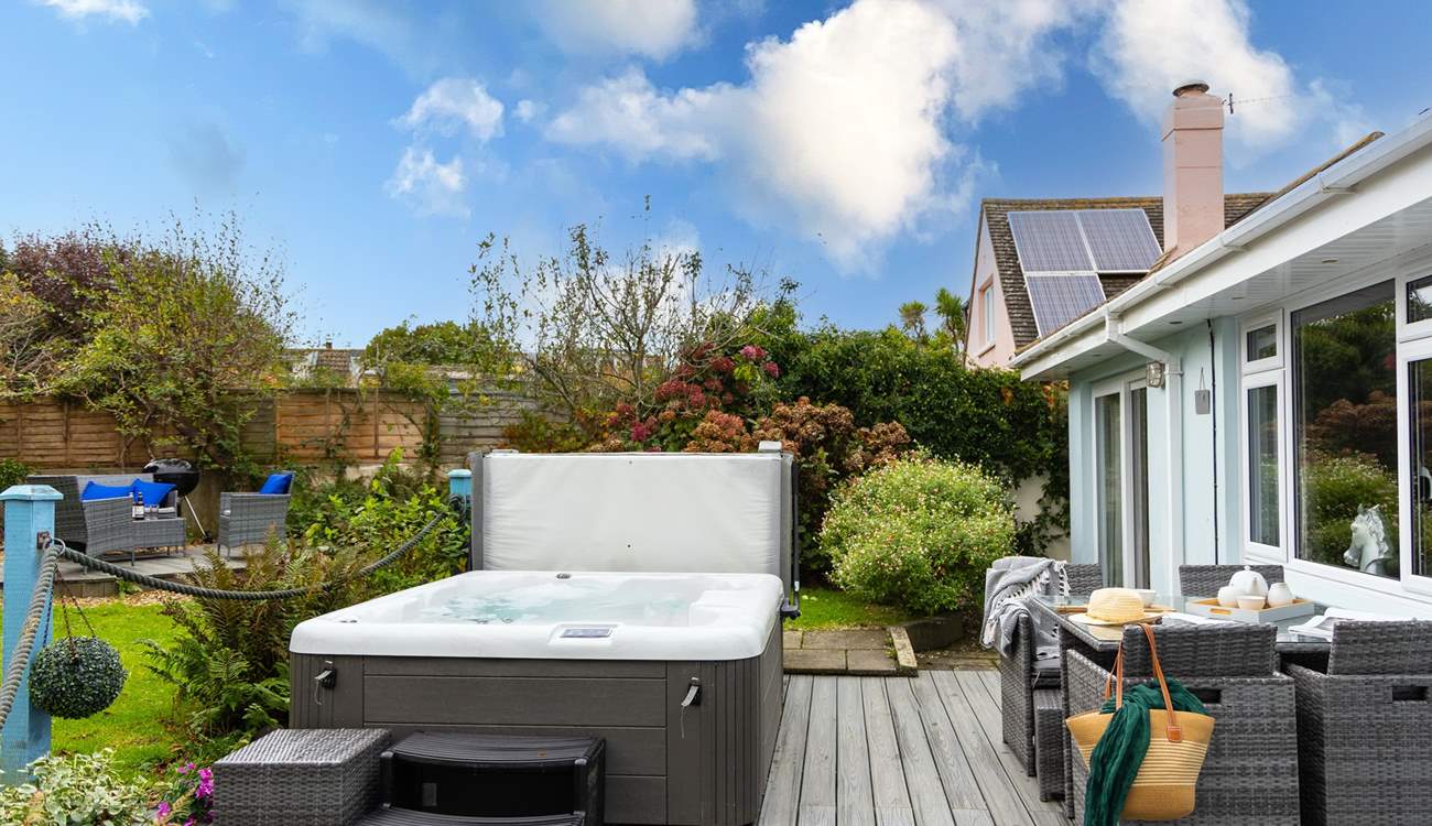 Perfectly situated in the heart of Croyde, welcome to Blue Pearl. 