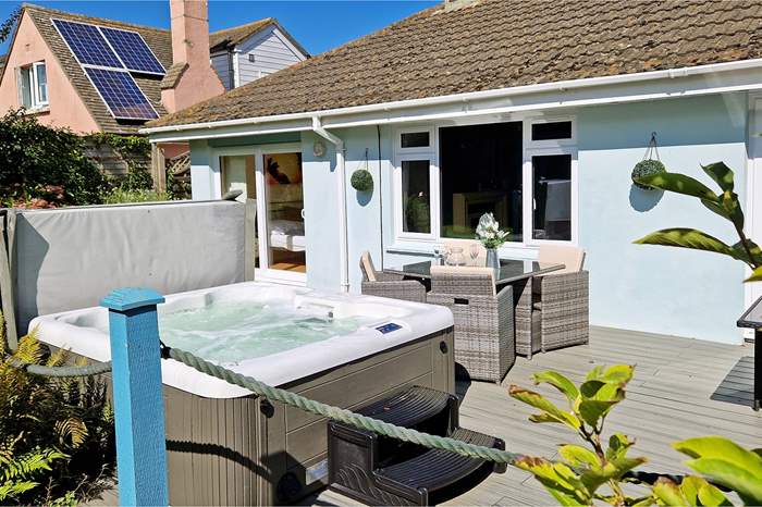 Blue Pearl is a 4 bedroom, dog friendly cottage near the beach in Croyde, Devon.