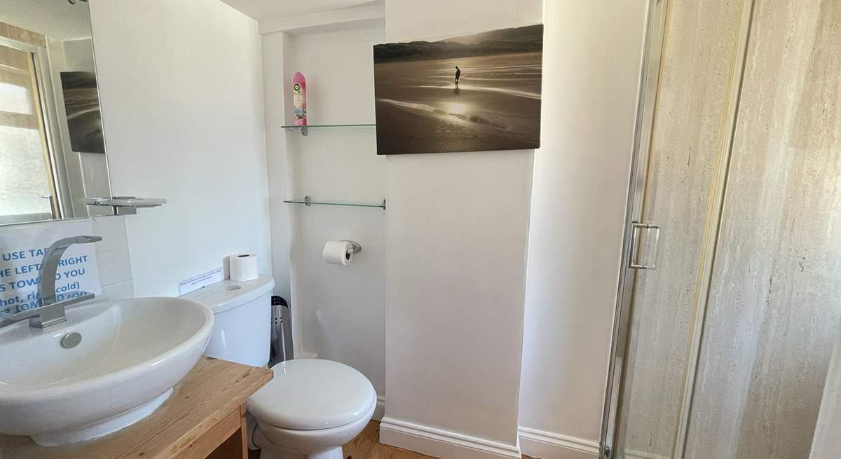 Both bedroom 1 and 3 have an en suite shower-room. 
