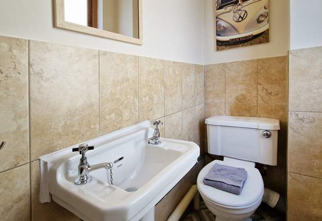 The cloakroom on the first floor. 