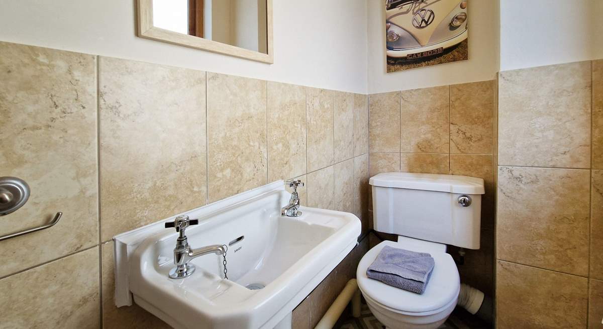 The cloakroom on the first floor. 