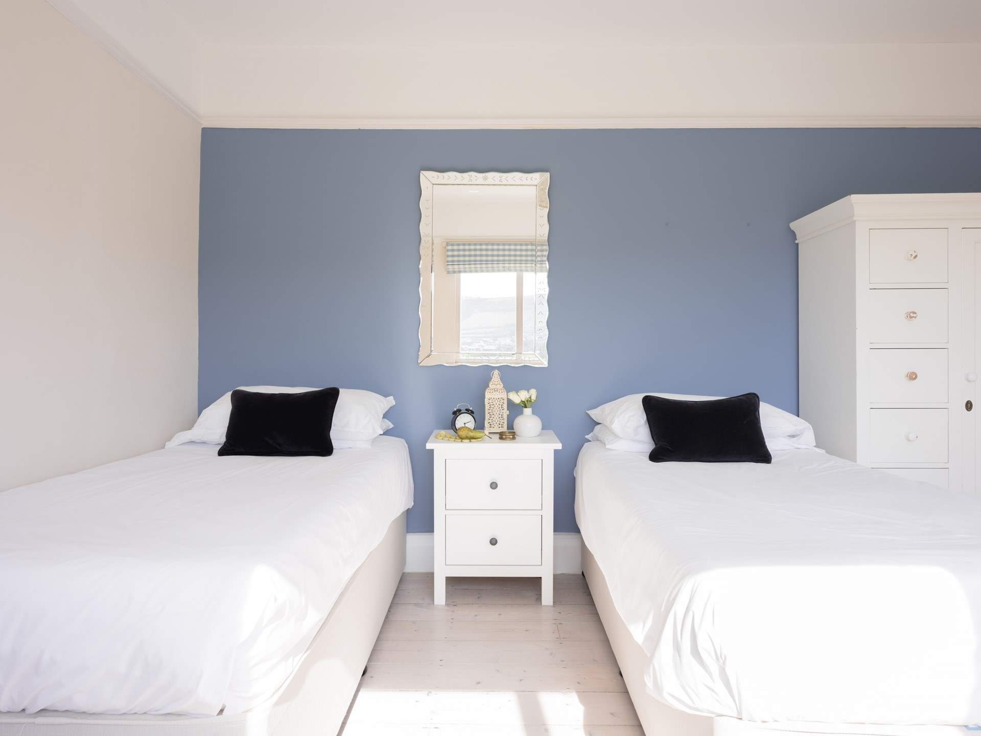 The perfect spot for old or young with a rather lovely view. 