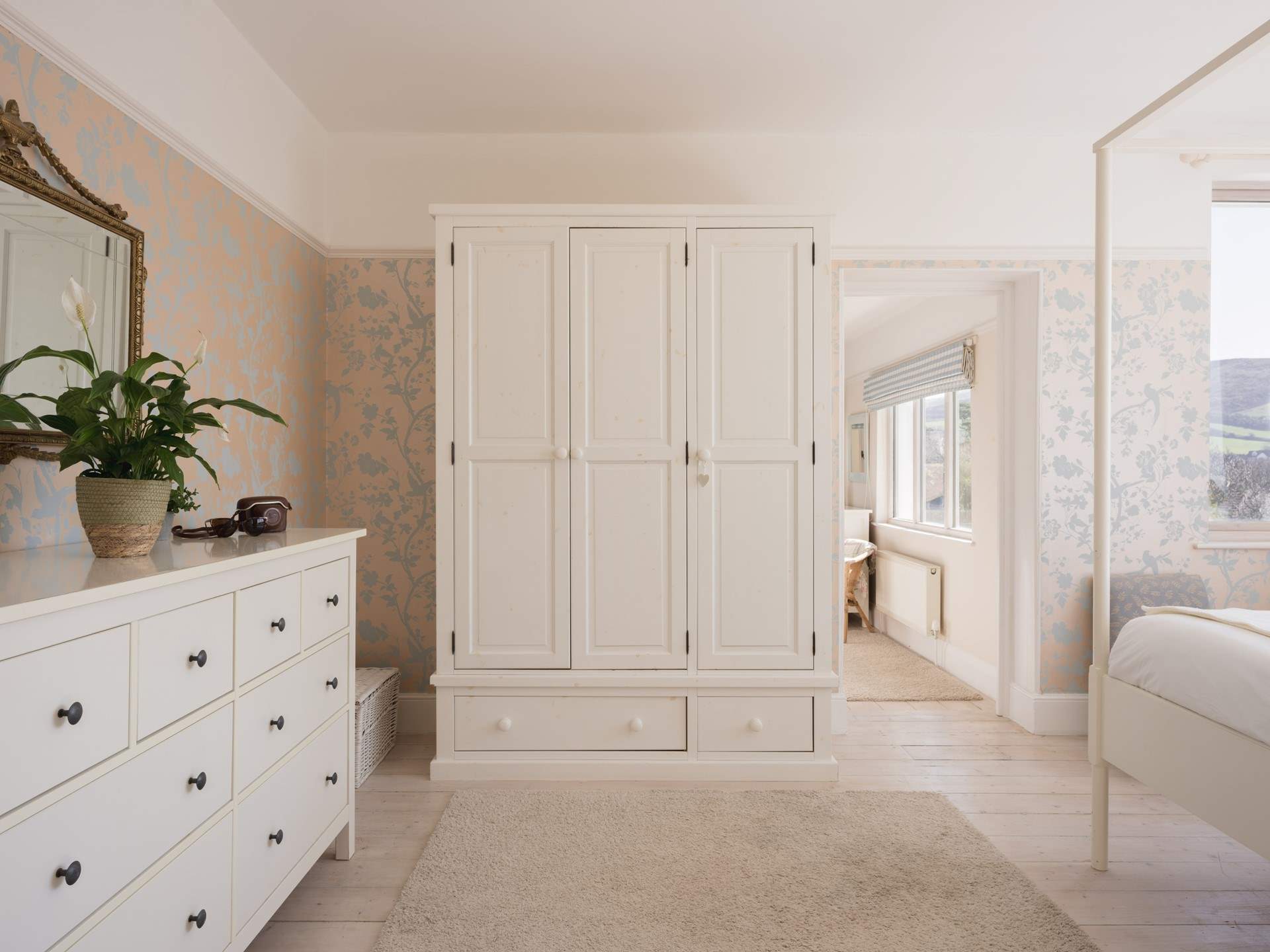 Head through to bedroom the two this offers the perfect family set up for a multi generational family stay at Broad-De.