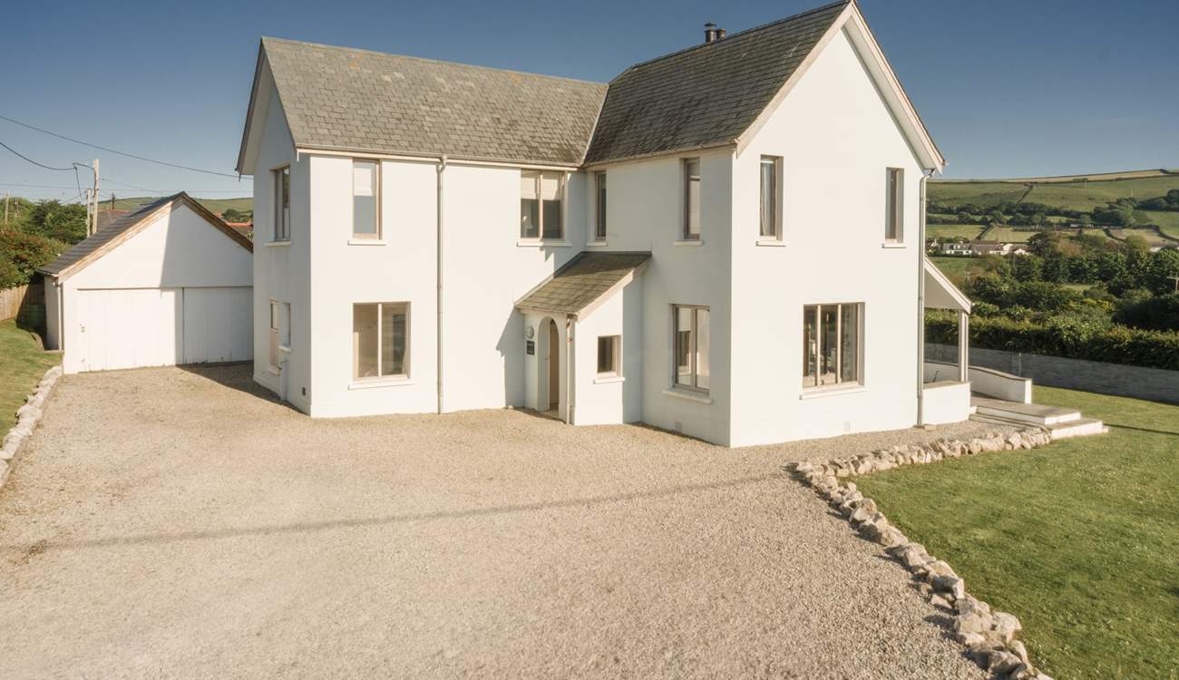 Broad-De sits on a large plot with fabulous views, there's also enough parking for family and friends. 