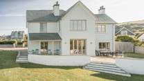 Welcome to Broad-De your holiday home by the sea and golden sands of Croyde beach.