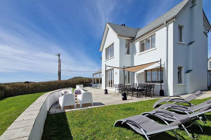 Broad-De is a 5 bedroom, dog friendly cottage with sea views in Croyde, Devon.