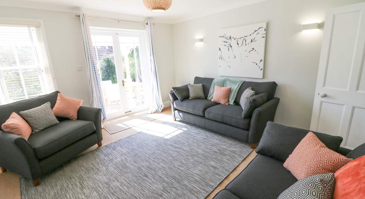 The comfortable sitting-room has a Smart TV.