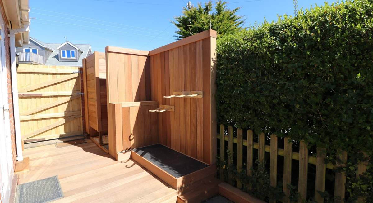 Outside you will find cleverly crafted space for surf boards, wet suits and a shower. 